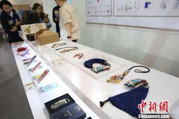 浙江義烏文化產(chǎn)品交易會(huì) 讓中國(guó)故事通過(guò)計(jì)算機(jī)網(wǎng)絡(luò)信息咨詢(xún)走入尋常百姓生活